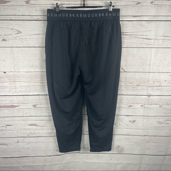 UNDER Armor casual activewear loose fit short pants Sz M - Picture 2 of 8